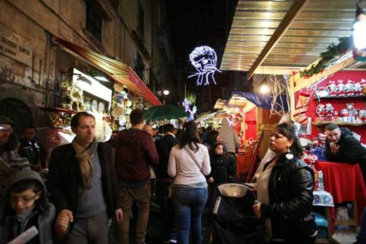 Home In Love: Vicoletto Dei Presepi Napoli Exterior foto