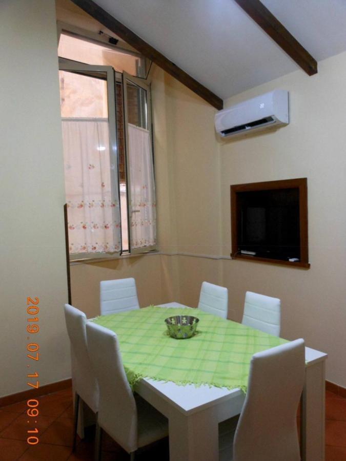 Home In Love: Vicoletto Dei Presepi Napoli Exterior foto