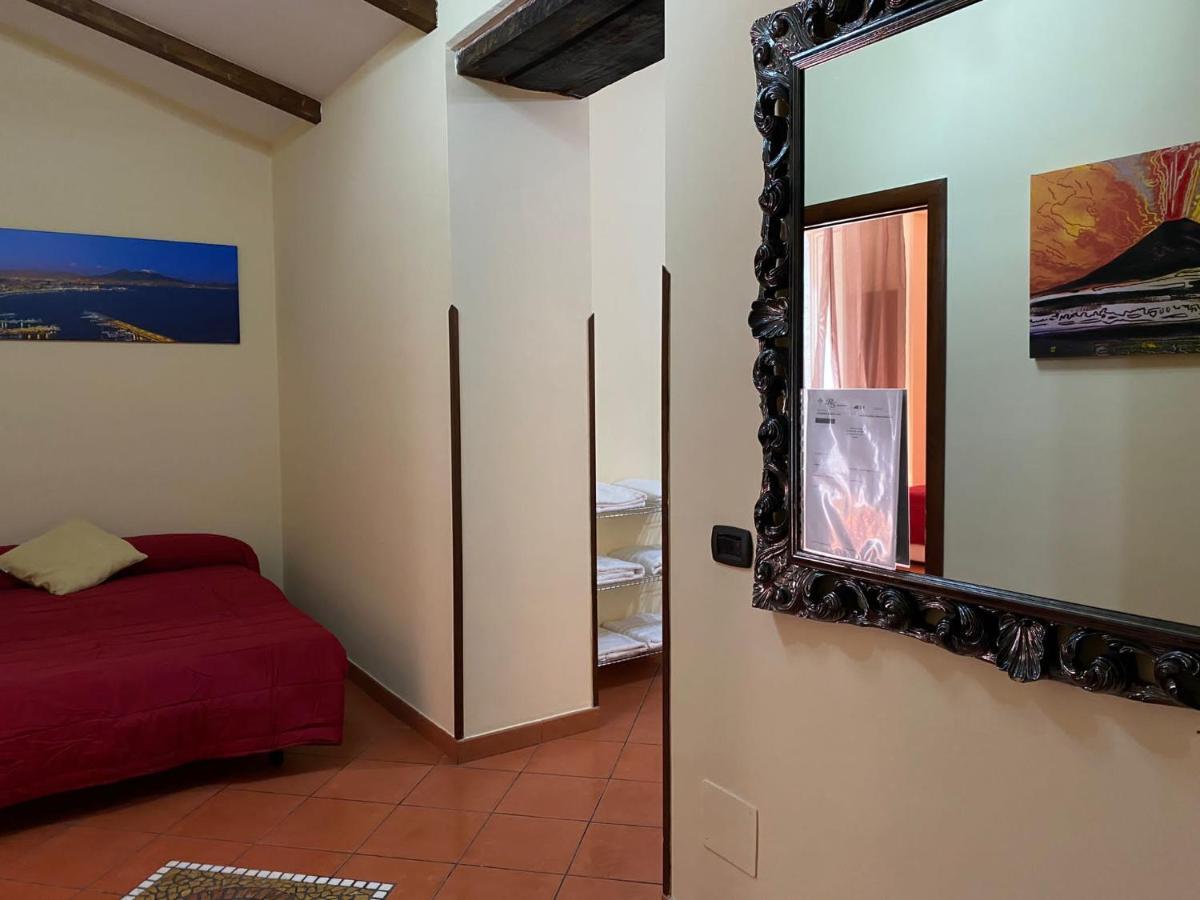 Home In Love: Vicoletto Dei Presepi Napoli Exterior foto