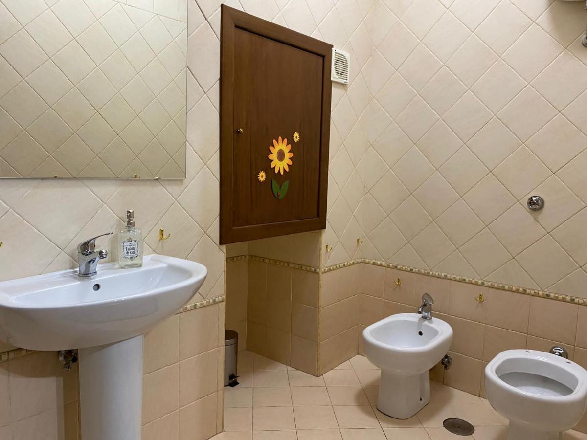 Home In Love: Vicoletto Dei Presepi Napoli Exterior foto