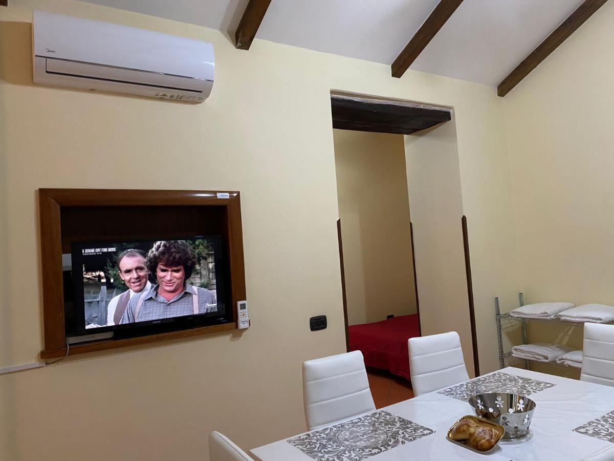 Home In Love: Vicoletto Dei Presepi Napoli Exterior foto